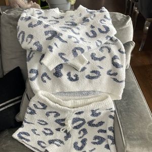 Womens loungewear shorts and long sleeve fuzzy top